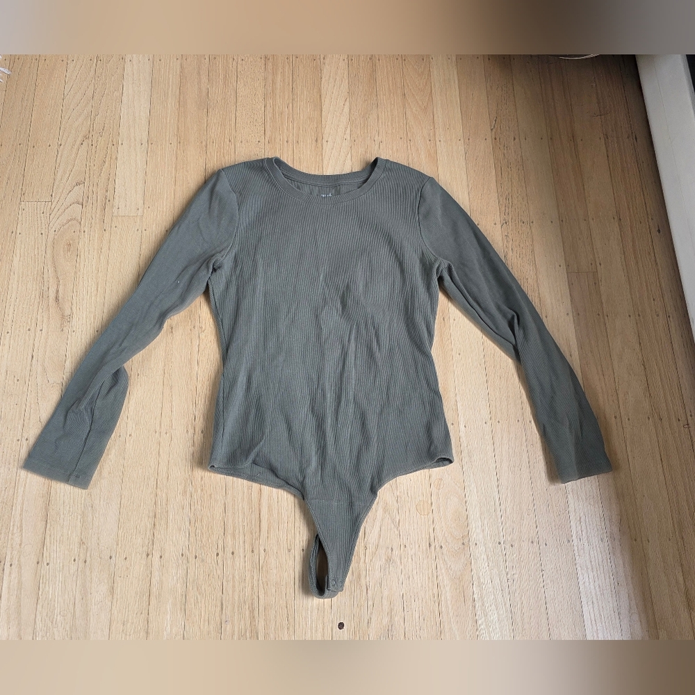 Nuuds Sage Green Ribbed Longsleeve Bodysuit EUC Size L